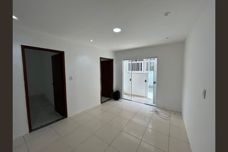 Casa para alugar com 75m², 2 quartos e sem vagaSala