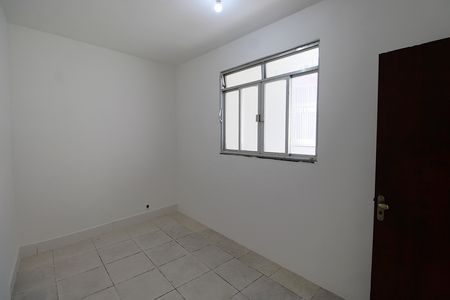 Quarto 1 de casa para alugar com 2 quartos, 75m² em Bento Ribeiro, Rio de Janeiro