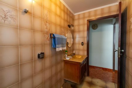 Casa à venda com 255m², 3 quartos e 4 vagasBanheiro Social 2