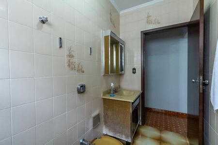 Casa à venda com 255m², 3 quartos e 4 vagasBanheiro Social 1