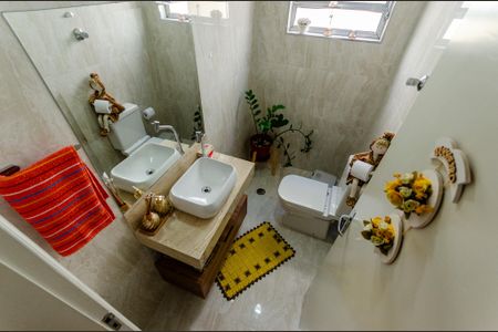 Casa à venda com 200m², 3 quartos e 2 vagasLavabo