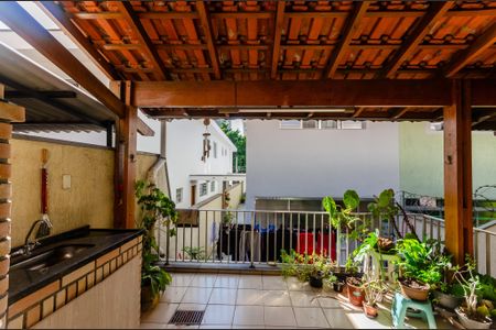 Casa à venda com 200m², 3 quartos e 2 vagasÁrea comum - Churrasqueira