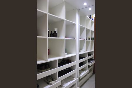 Casa à venda com 420m², 5 quartos e 4 vagasCloset da Suíte