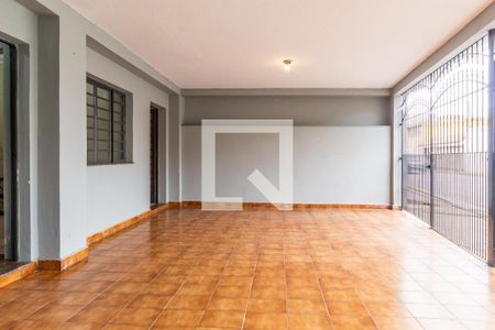 Casa à venda com 420m², 5 quartos e 4 vagas Casa à venda com 420m², 5 quartos e 4 vagasCasa 2