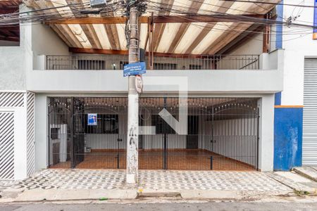 Casa à venda com 420m², 5 quartos e 4 vagas Casa à venda com 420m², 5 quartos e 4 vagasCasa 2