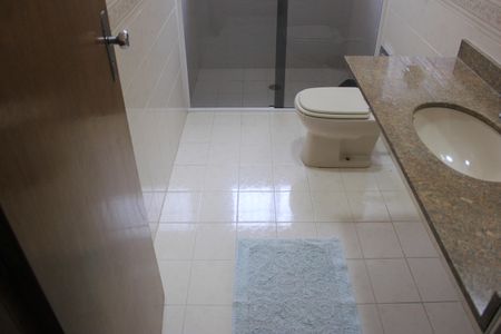 Casa à venda com 420m², 5 quartos e 4 vagasBanheiro da Suíte