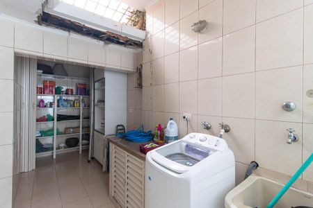 Casa à venda com 168m², 3 quartos e 2 vagasÁrea de Serviço