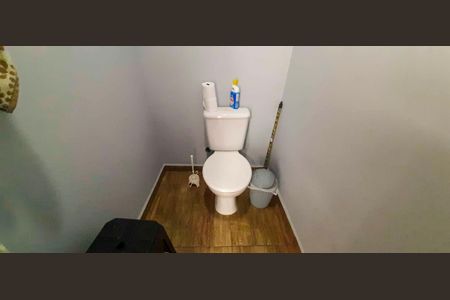 Casa à venda com 210m², 3 quartos e 3 vagasBanheiro de Serviço