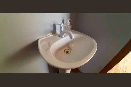 Casa à venda com 210m², 3 quartos e 3 vagasBanheiro de Serviço