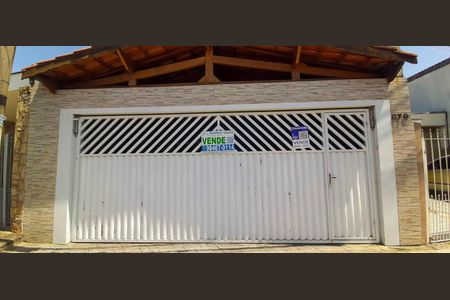 Casa à venda com 210m², 3 quartos e 3 vagasFachada