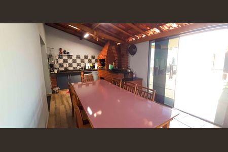 Casa à venda com 210m², 3 quartos e 3 vagasEspaço Gourmet