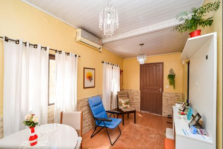 Sala de casa à venda com 3 quartos, 220m² em Jardim Itu, Porto Alegre