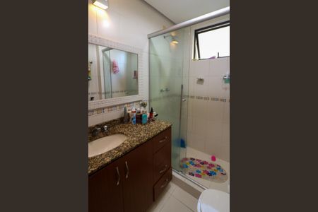 Apartamento à venda com 74m², 2 quartos e 1 vagaBanheiro Social