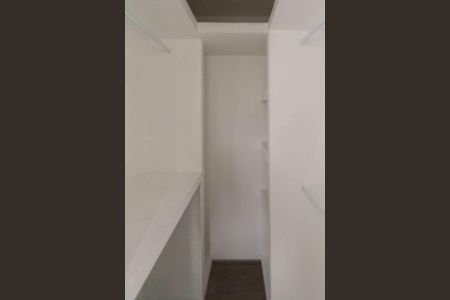 Apartamento à venda com 78m², 2 quartos e 2 vagas Apartamento à venda com 78m², 2 quartos e 2 vagasCloset da suíte