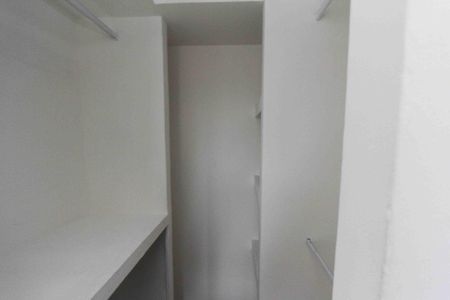Apartamento à venda com 78m², 2 quartos e 2 vagas Apartamento à venda com 78m², 2 quartos e 2 vagasCloset da suíte