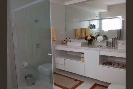 Casa à venda com 3 quartos, 375m² em Indianópolis, São Paulo