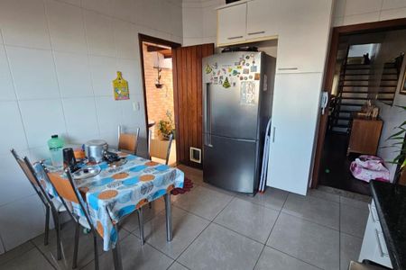 Casa à venda com 4 quartos, 220m² em Jardim Textil, São Paulo