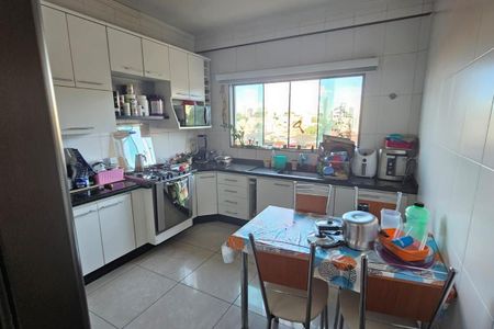 Casa à venda com 4 quartos, 220m² em Jardim Textil, São Paulo