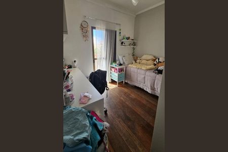 Casa à venda com 4 quartos, 220m² em Jardim Textil, São Paulo