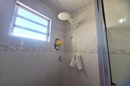 Casa à venda com 213m², 3 quartos e 3 vagas Casa à venda com 213m², 3 quartos e 3 vagasBanheiro Social