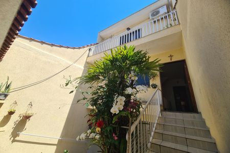 Casa à venda com 213m², 3 quartos e 3 vagas Casa à venda com 213m², 3 quartos e 3 vagasÁrea Externa