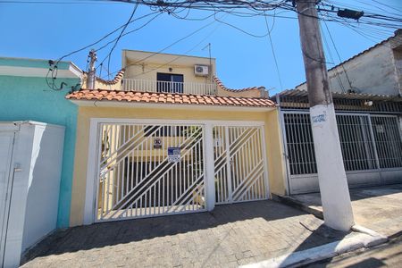 Casa à venda com 213m², 3 quartos e 3 vagas Casa à venda com 213m², 3 quartos e 3 vagasFachada