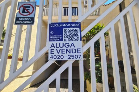 Casa à venda com 213m², 3 quartos e 3 vagas Casa à venda com 213m², 3 quartos e 3 vagasPlaca