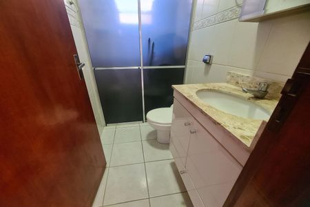 Casa à venda com 213m², 3 quartos e 3 vagas Casa à venda com 213m², 3 quartos e 3 vagasBanheiro Social