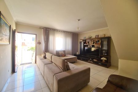 Casa à venda com 213m², 3 quartos e 3 vagas Casa à venda com 213m², 3 quartos e 3 vagasSala