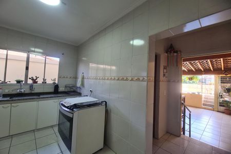 Casa à venda com 213m², 3 quartos e 3 vagas Casa à venda com 213m², 3 quartos e 3 vagasCozinha