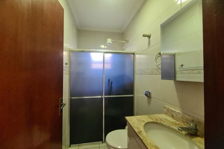 Casa à venda com 213m², 3 quartos e 3 vagas Casa à venda com 213m², 3 quartos e 3 vagasBanheiro Social