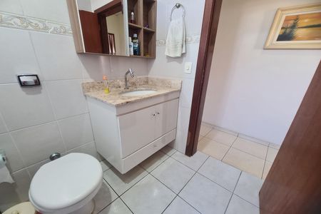 Casa à venda com 213m², 3 quartos e 3 vagas Casa à venda com 213m², 3 quartos e 3 vagasBanheiro Social