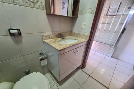 Casa à venda com 213m², 3 quartos e 3 vagas Casa à venda com 213m², 3 quartos e 3 vagasBanheiro Social