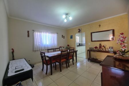 Casa à venda com 213m², 3 quartos e 3 vagas Casa à venda com 213m², 3 quartos e 3 vagasCopa