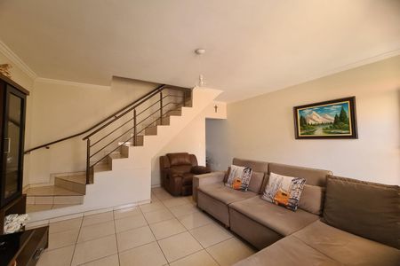 Casa à venda com 213m², 3 quartos e 3 vagas Casa à venda com 213m², 3 quartos e 3 vagasSala