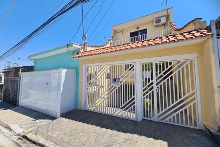 Casa à venda com 213m², 3 quartos e 3 vagas Casa à venda com 213m², 3 quartos e 3 vagasFachada