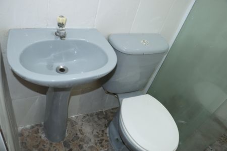 Banheiro de casa para alugar com 2 quartos, 50m² em Jardim do Engenho, Cotia