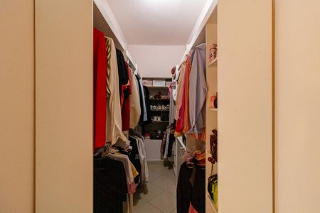 Casa para alugar com 350m², 3 quartos e 2 vagasCloset e Banheiro da Suíte