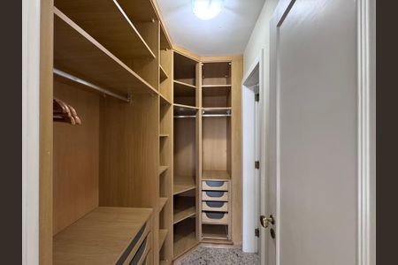 Apartamento para alugar com 220m², 4 quartos e 2 vagasCloset da Suíte 1