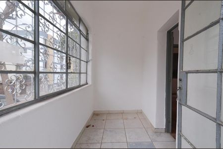 Casa à venda com 294m², 2 quartos e 2 vagas Casa à venda com 294m², 2 quartos e 2 vagasEntrada
