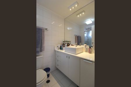 Apartamento à venda com 75m², 2 quartos e 2 vagasBanheiro da Suíte