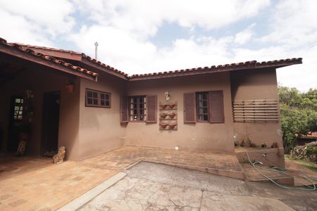 Casa para alugar com 228m², 3 quartos e 4 vagasFachada