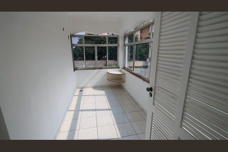 Casa para alugar com 3 quartos, 278m² em Vila Curuçá Velha, São Paulo