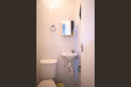 Banheiro de kitnet/studio para alugar com 1 quarto, 20m² em Aclimação, São Paulo