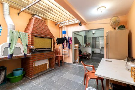 Casa à venda com 180m², 3 quartos e 2 vagas Casa à venda com 180m², 3 quartos e 2 vagasQuintal / Área de Serviço