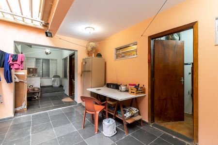 Casa à venda com 180m², 3 quartos e 2 vagas Casa à venda com 180m², 3 quartos e 2 vagasQuintal / Área de Serviço