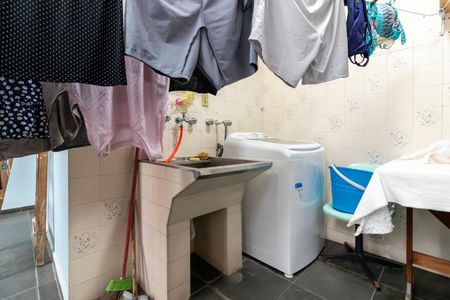 Casa à venda com 180m², 3 quartos e 2 vagas Casa à venda com 180m², 3 quartos e 2 vagasÁrea de Serviço