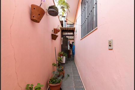 Casa à venda com 180m², 3 quartos e 2 vagas Casa à venda com 180m², 3 quartos e 2 vagasCorredor Lateral