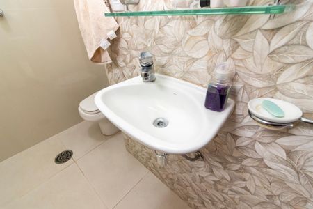 Casa à venda com 180m², 3 quartos e 2 vagas Casa à venda com 180m², 3 quartos e 2 vagasLavabo