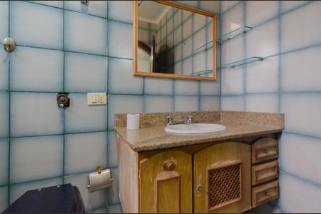 Casa à venda com 172m², 2 quartos e 3 vagasBanheiro do quarto 2